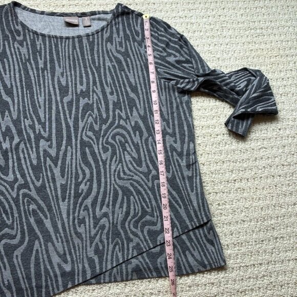 Chico’s Women’s Gray Zebra Patterned Long Sleeve Top Size 3 - Picture 8 of 10